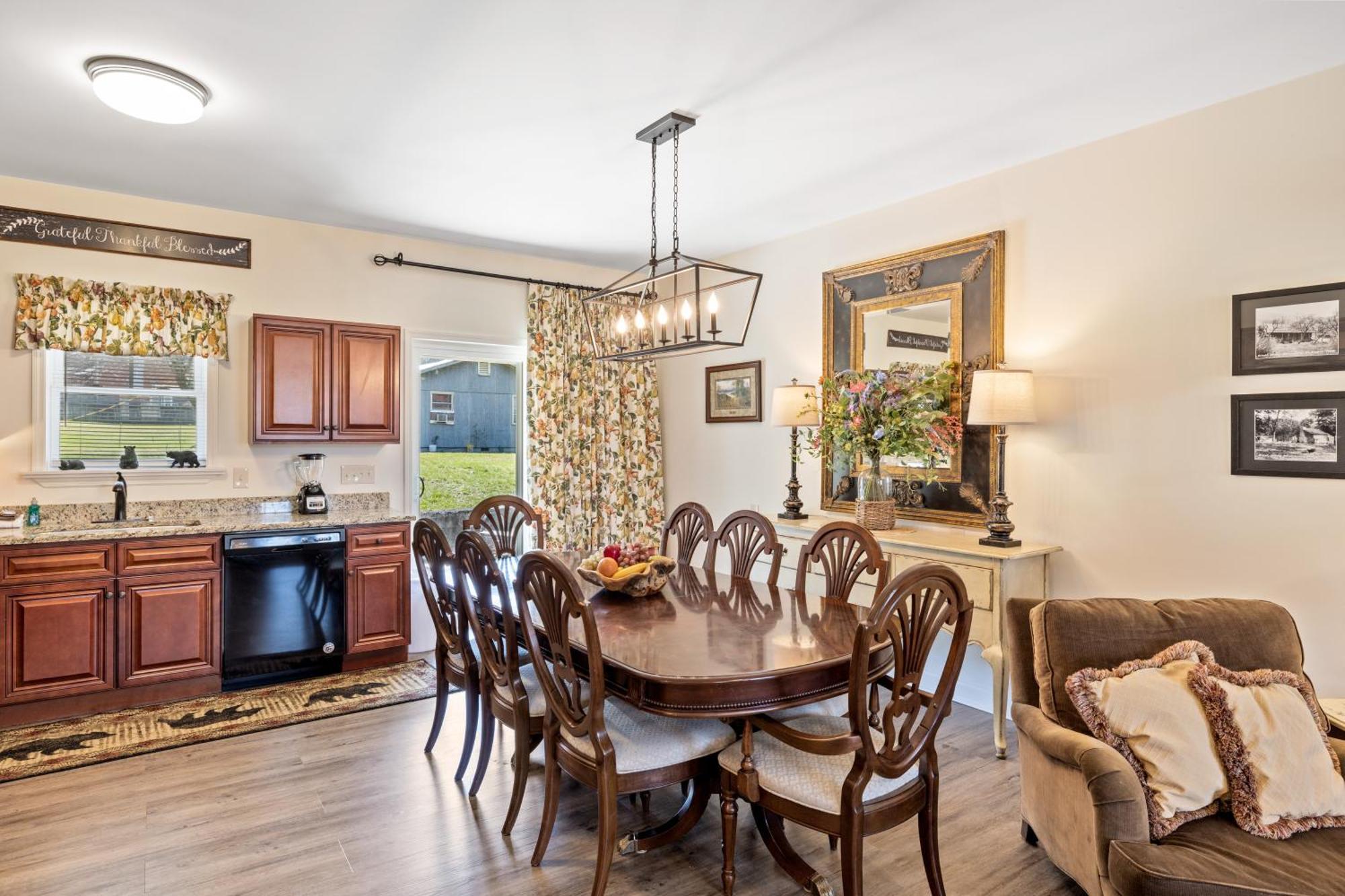 Bear Pass Is A 3 Bed 2 Bath Craftsman Style Home Located Within Walking Distance To Dt Гатлинбург Экстерьер фото